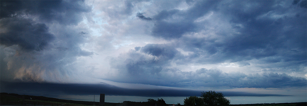 Foto einer Biberschwanz-Wolkenformation