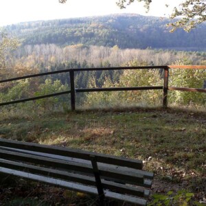 Aussichtspunkt auf das Muldetal an der Wallanlage "Burgstall" zwischen Wechselburg und Fischheim